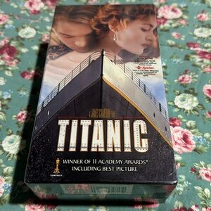 TITANIC 📼 movie 🍿 on VHS! Original factory sealed. Excellent condition! 2tapes